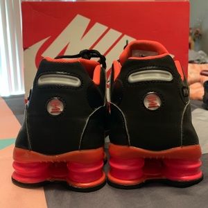 Black and pink Nike Shox